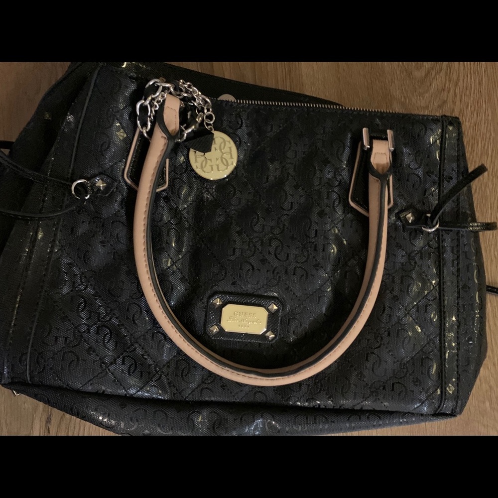 Guess Shoulder Bag.